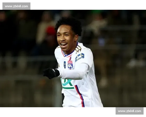 英超三巨头竞逐里昂天才边锋福法纳,转会费或破 5000 万欧 英超三巨头竞逐里昂天才边锋福法纳,转会费或破 5000 万欧